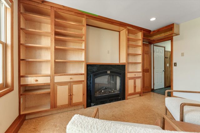 185 Crescent Beach Drive, Burlington, VT 05408