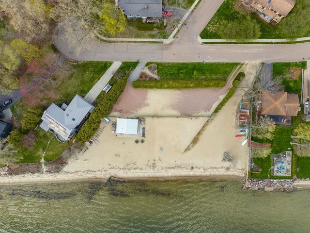 185 Crescent Beach Drive, Burlington, VT 05408