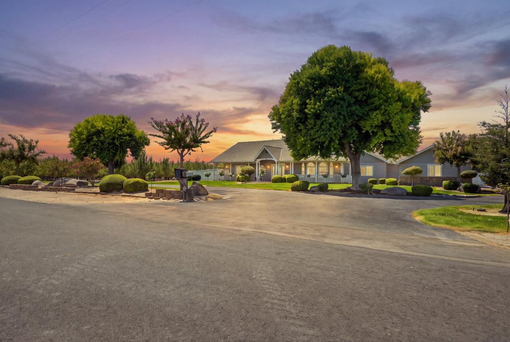 Image 1 of property listing at 11635 S Amber Avenue, Selma, CA 93662