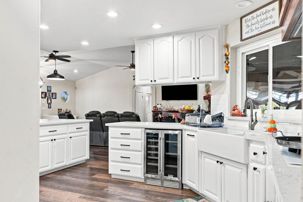 Image 18 of property listing at 11635 S Amber Avenue, Selma, CA 93662