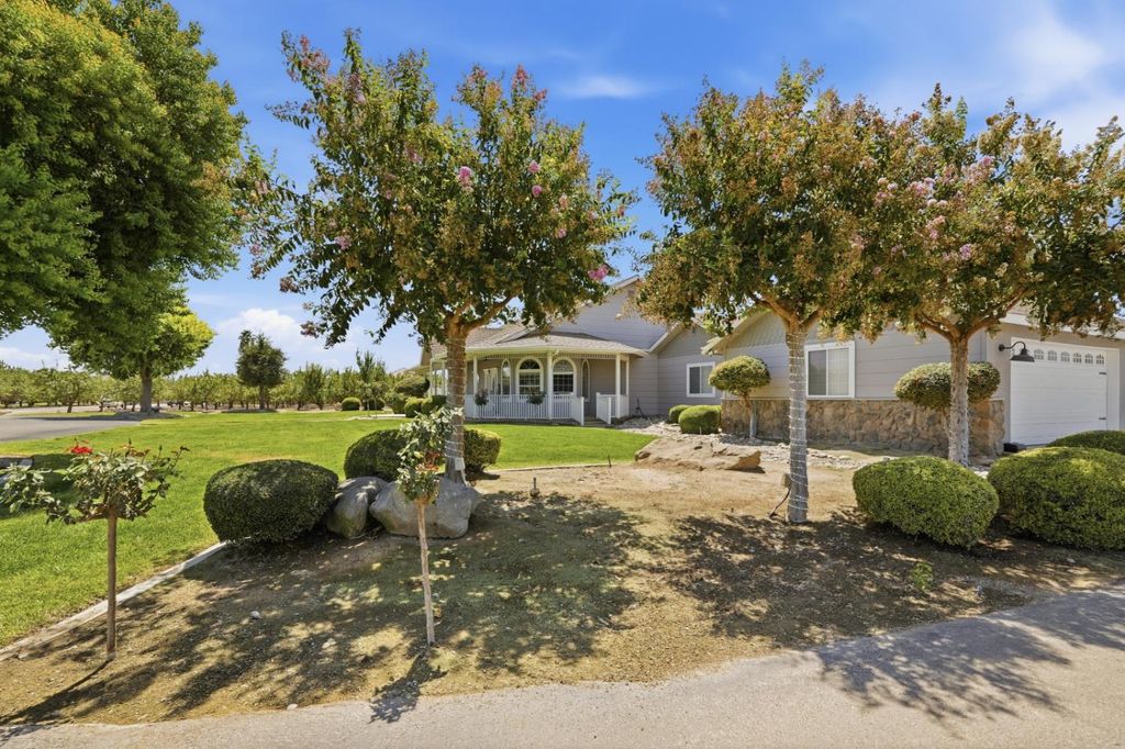 Image 2 of property listing at 11635 S Amber Avenue, Selma, CA 93662