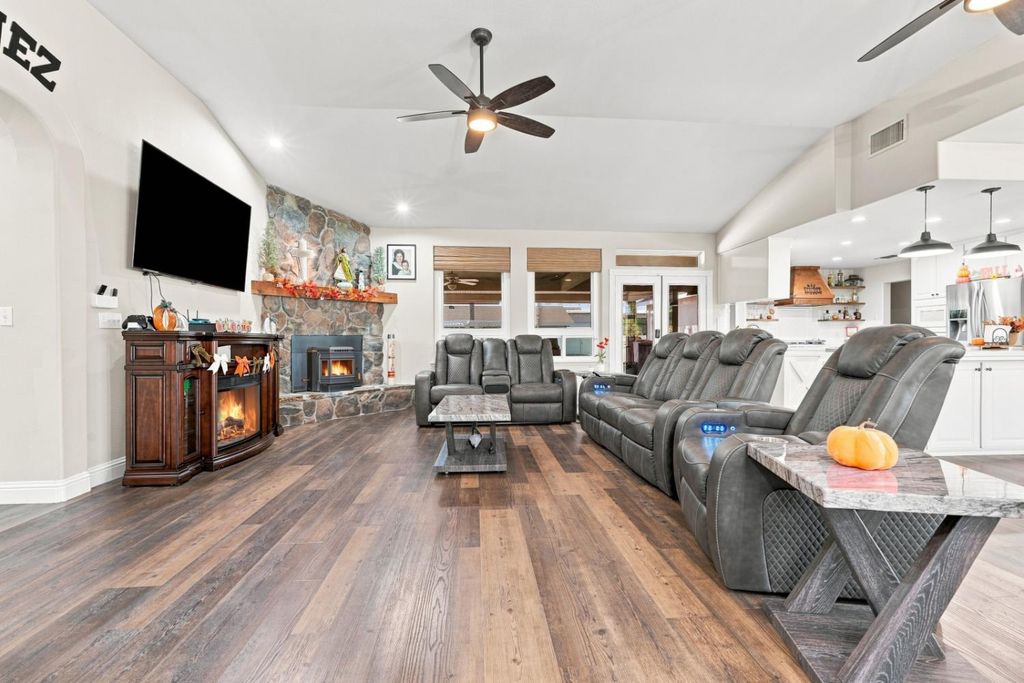 Image 22 of property listing at 11635 S Amber Avenue, Selma, CA 93662