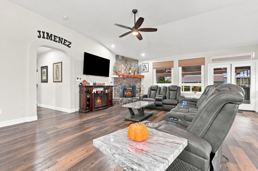 Image 24 of property listing at 11635 S Amber Avenue, Selma, CA 93662
