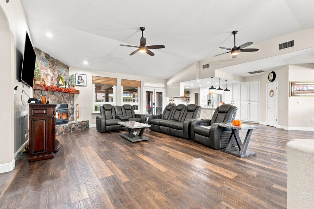 Image 25 of property listing at 11635 S Amber Avenue, Selma, CA 93662