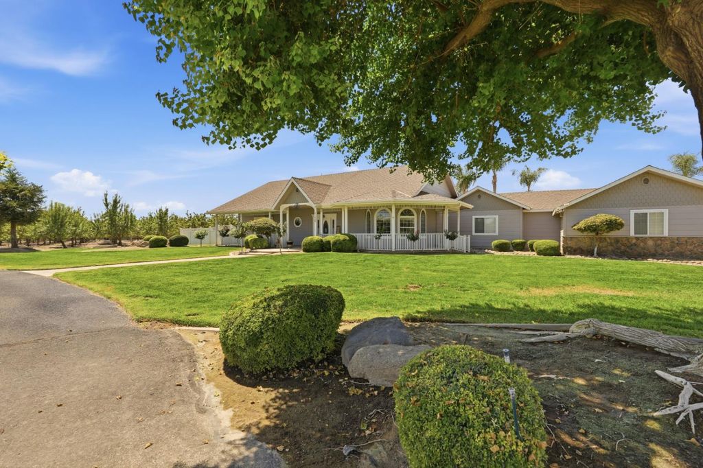 Image 3 of property listing at 11635 S Amber Avenue, Selma, CA 93662