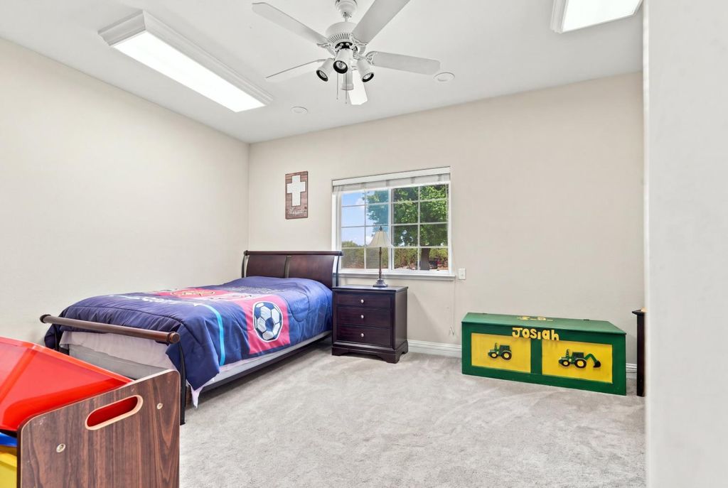 Image 30 of property listing at 11635 S Amber Avenue, Selma, CA 93662