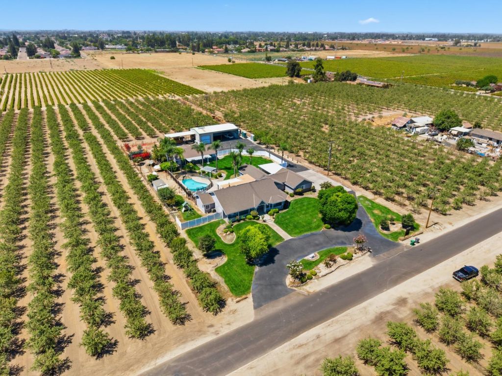 Image 35 of property listing at 11635 S Amber Avenue, Selma, CA 93662