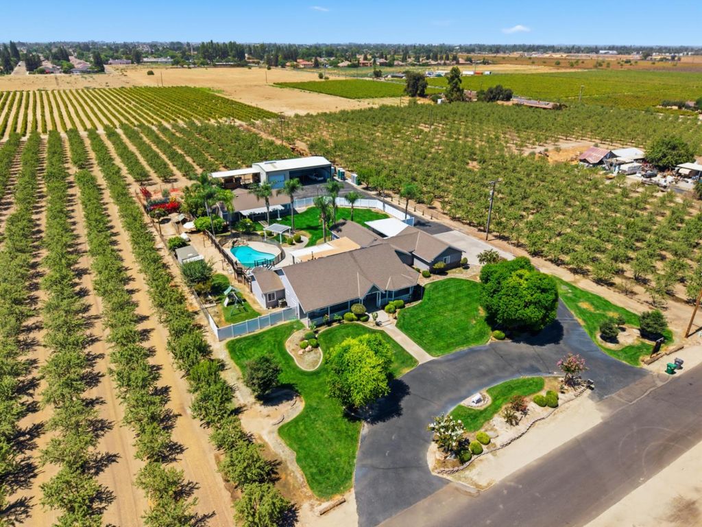 Image 36 of property listing at 11635 S Amber Avenue, Selma, CA 93662