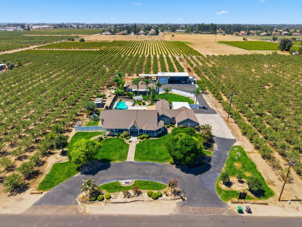 Image 37 of property listing at 11635 S Amber Avenue, Selma, CA 93662