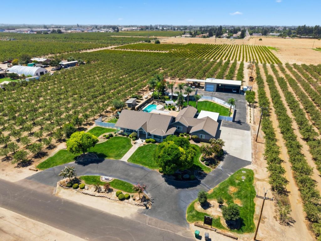 Image 38 of property listing at 11635 S Amber Avenue, Selma, CA 93662