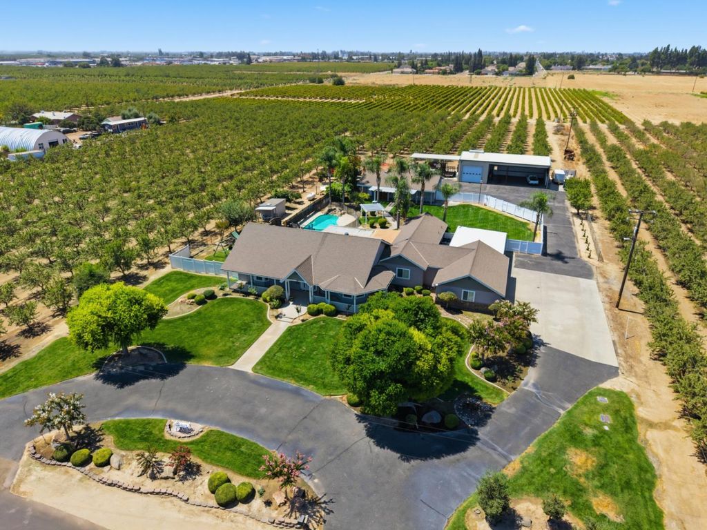 Image 39 of property listing at 11635 S Amber Avenue, Selma, CA 93662