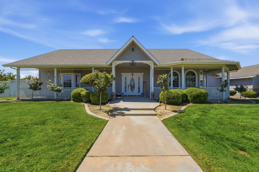 Image 4 of property listing at 11635 S Amber Avenue, Selma, CA 93662