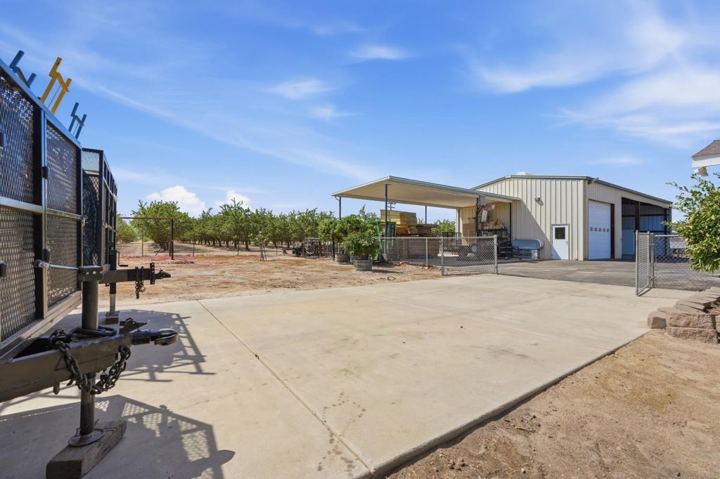 Image 44 of property listing at 11635 S Amber Avenue, Selma, CA 93662