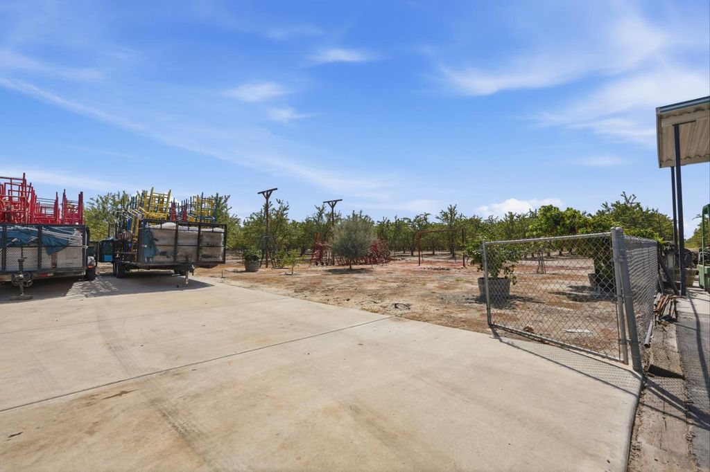 Image 45 of property listing at 11635 S Amber Avenue, Selma, CA 93662
