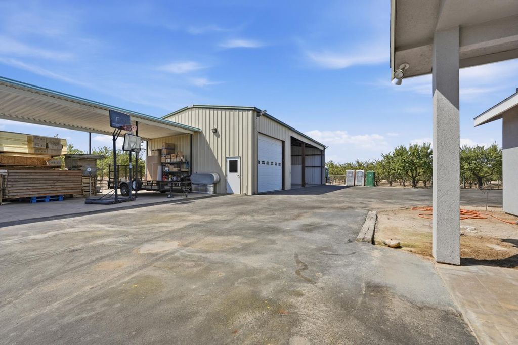 Image 46 of property listing at 11635 S Amber Avenue, Selma, CA 93662