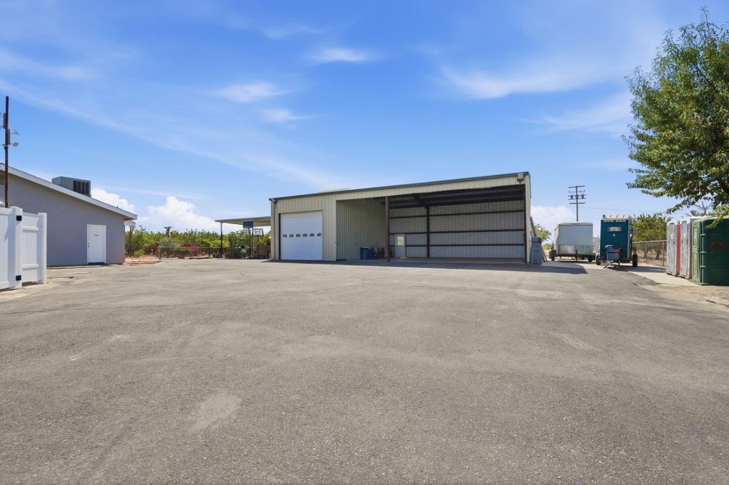 Image 47 of property listing at 11635 S Amber Avenue, Selma, CA 93662