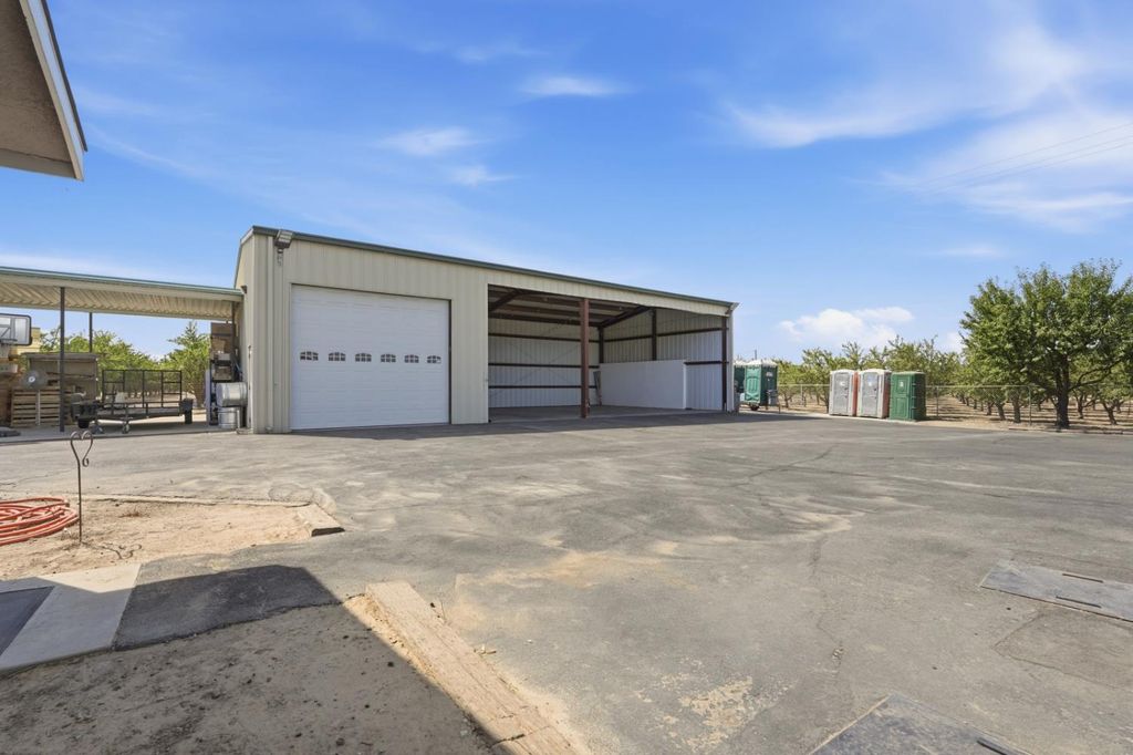 Image 48 of property listing at 11635 S Amber Avenue, Selma, CA 93662