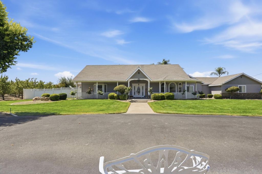 Image 5 of property listing at 11635 S Amber Avenue, Selma, CA 93662