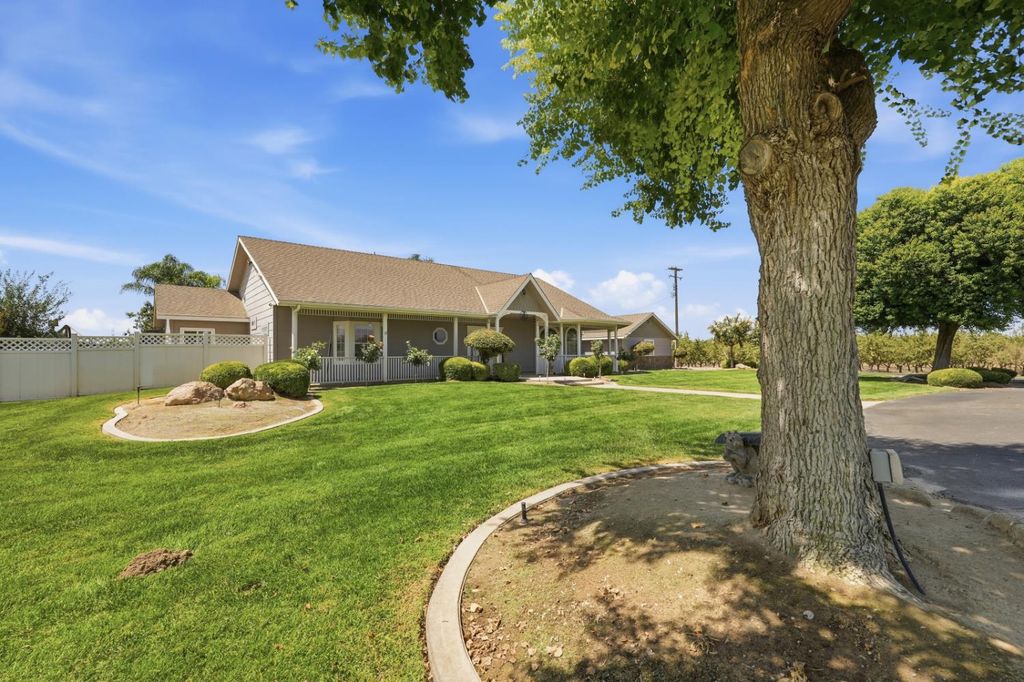 Image 6 of property listing at 11635 S Amber Avenue, Selma, CA 93662