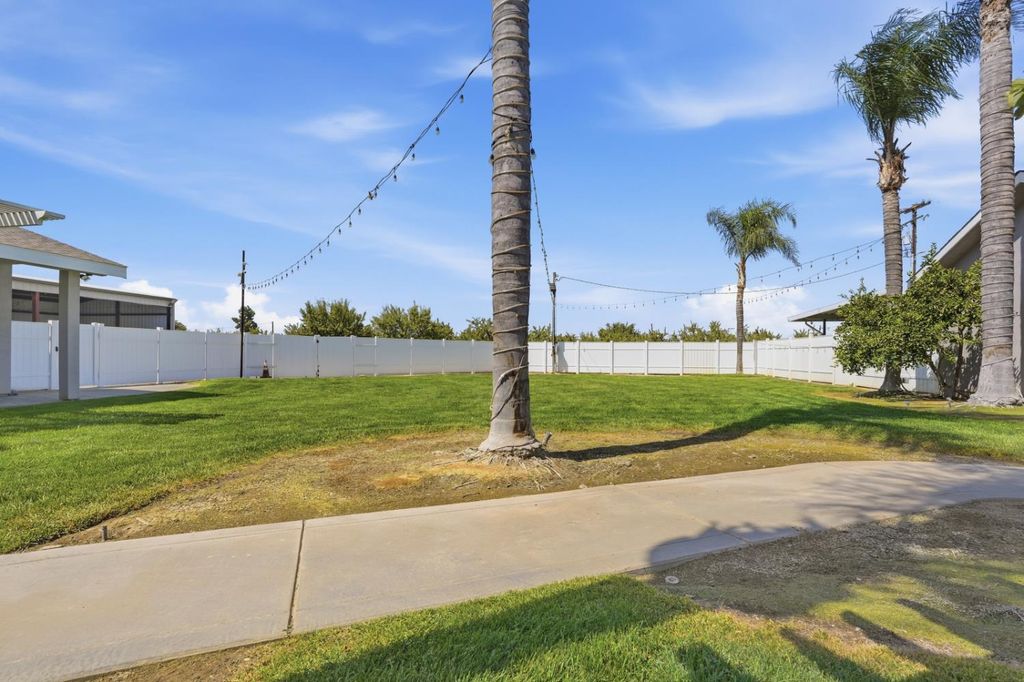 Image 60 of property listing at 11635 S Amber Avenue, Selma, CA 93662