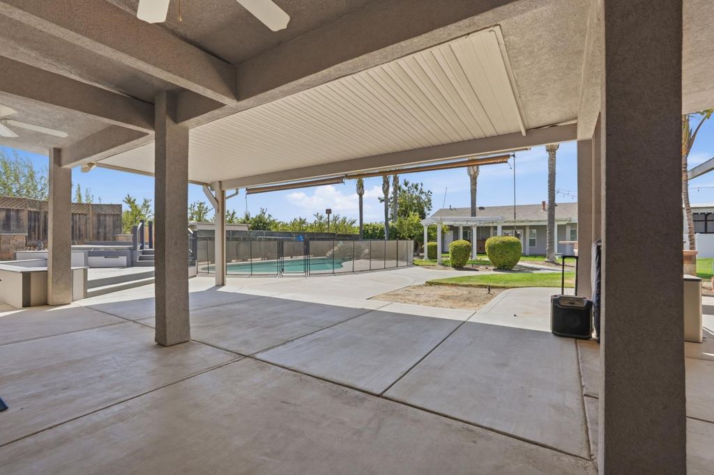 Image 66 of property listing at 11635 S Amber Avenue, Selma, CA 93662