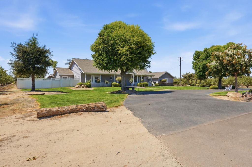 Image 7 of property listing at 11635 S Amber Avenue, Selma, CA 93662