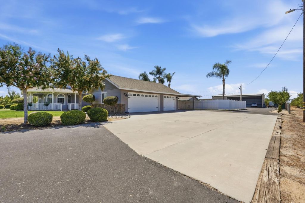 Image 9 of property listing at 11635 S Amber Avenue, Selma, CA 93662