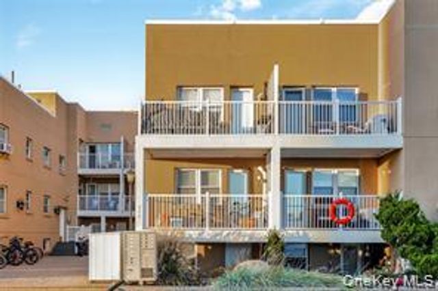 251 W Broadway 306, Long Beach, NY 11561