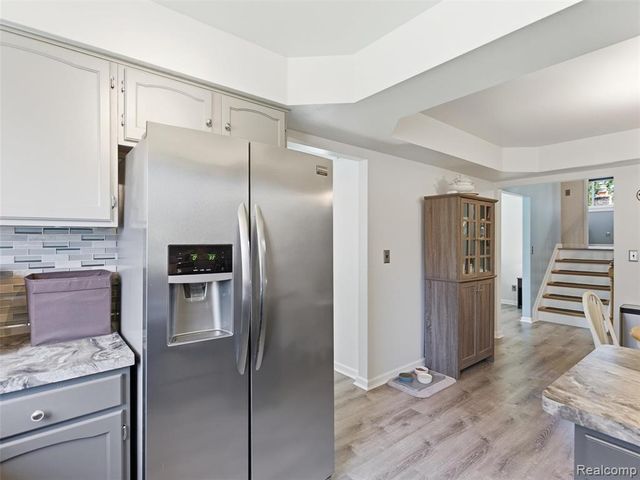 1373 Glenwood Drive, Troy, MI 48083