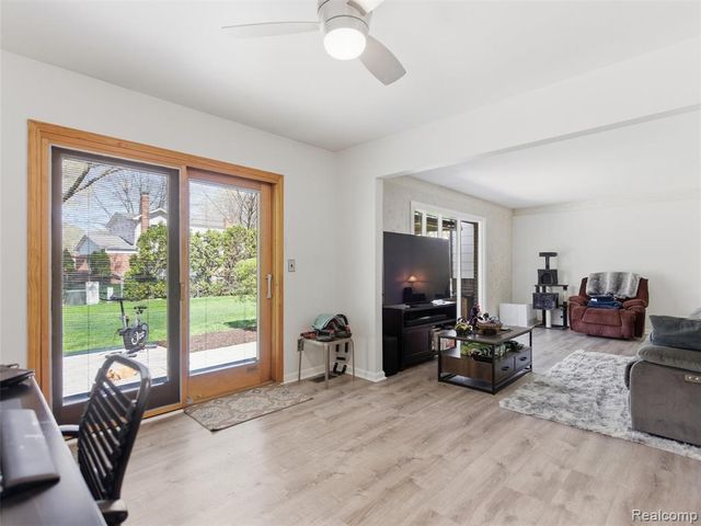 1373 Glenwood Drive, Troy, MI 48083
