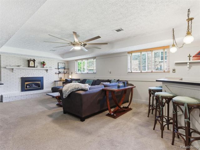 1373 Glenwood Drive, Troy, MI 48083