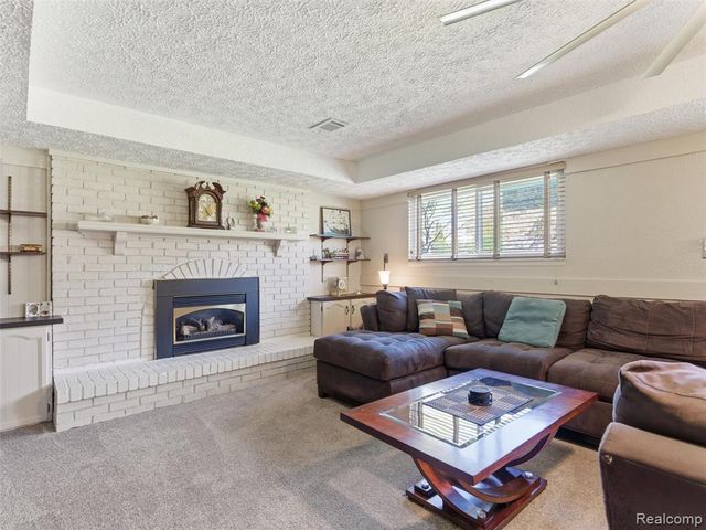 1373 Glenwood Drive, Troy, MI 48083