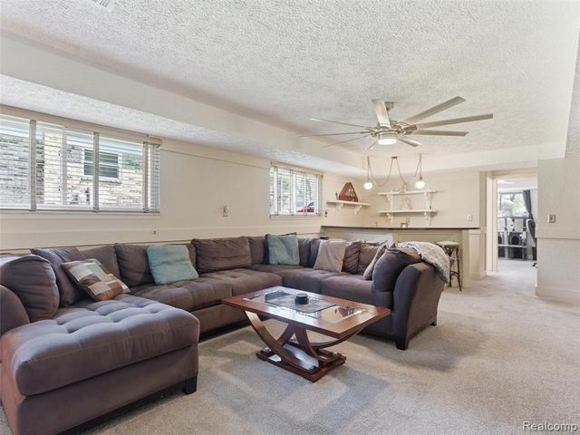 1373 Glenwood Drive, Troy, MI 48083