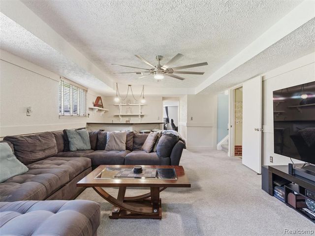 1373 Glenwood Drive, Troy, MI 48083