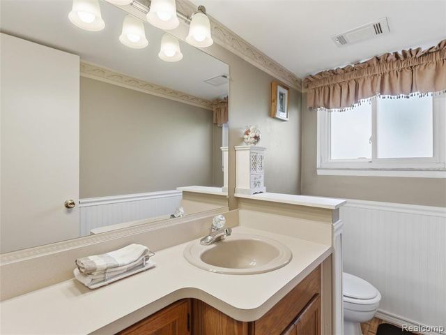 1373 Glenwood Drive, Troy, MI 48083