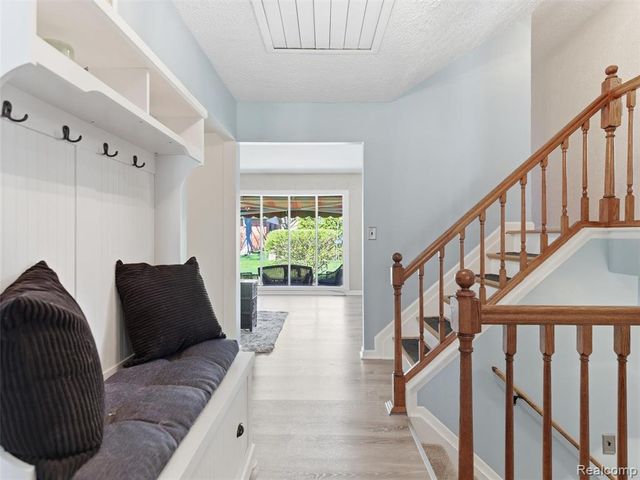 1373 Glenwood Drive, Troy, MI 48083