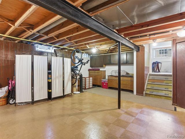 1373 Glenwood Drive, Troy, MI 48083