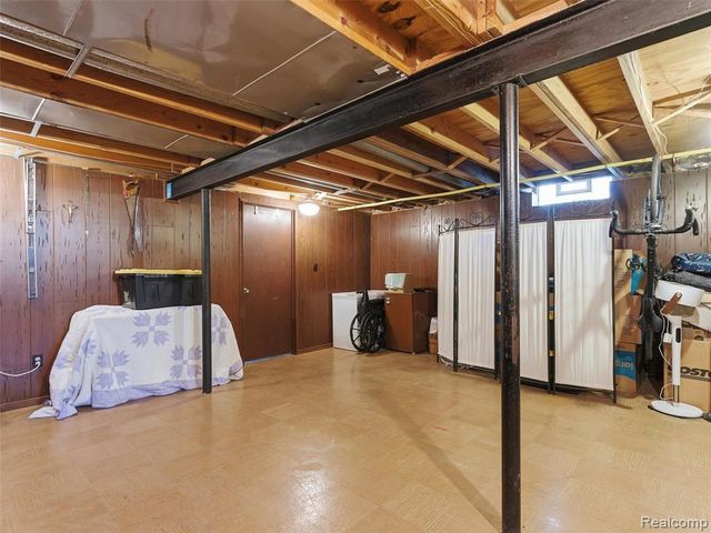 1373 Glenwood Drive, Troy, MI 48083