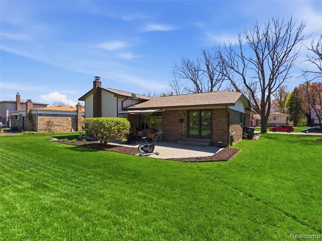 1373 Glenwood Drive, Troy, MI 48083