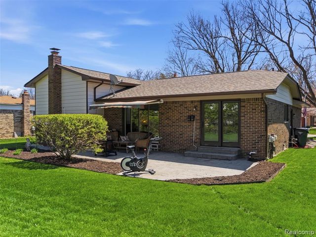 1373 Glenwood Drive, Troy, MI 48083
