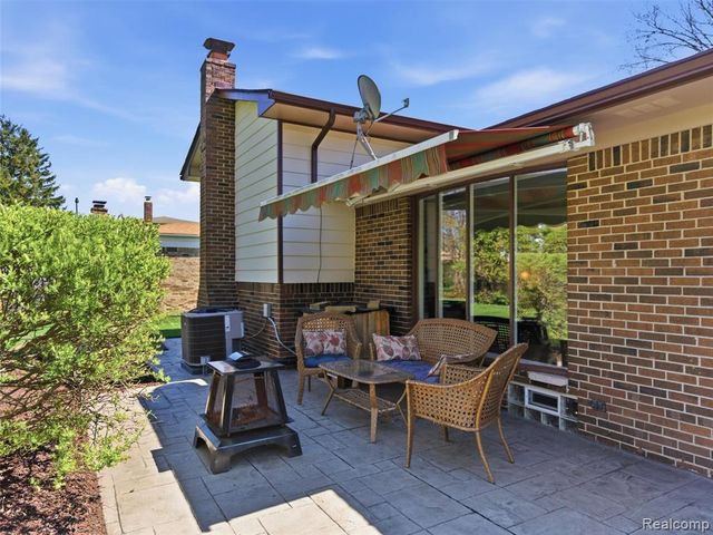 1373 Glenwood Drive, Troy, MI 48083