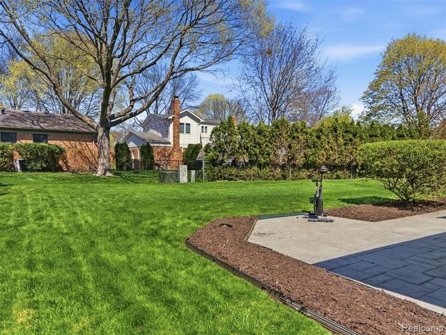 1373 Glenwood Drive, Troy, MI 48083