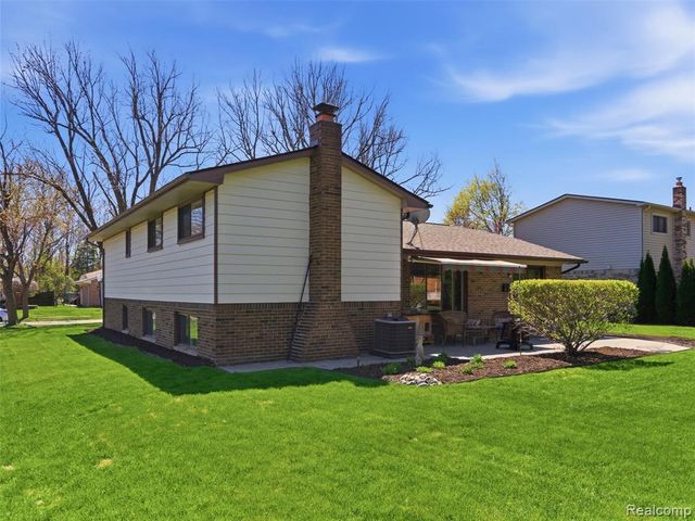 1373 Glenwood Drive, Troy, MI 48083