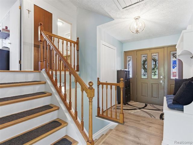 1373 Glenwood Drive, Troy, MI 48083