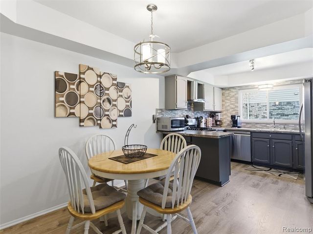 1373 Glenwood Drive, Troy, MI 48083