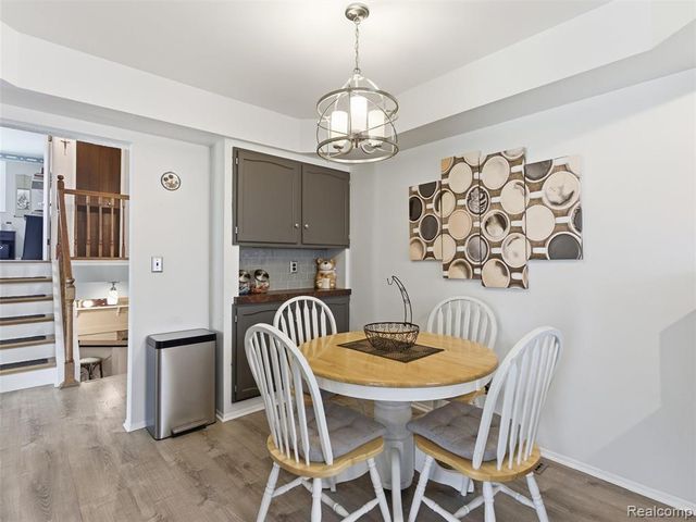 1373 Glenwood Drive, Troy, MI 48083