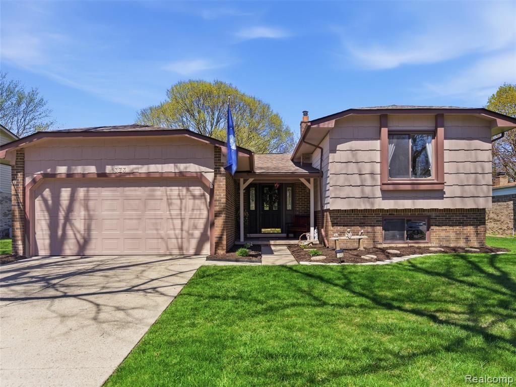 1373 Glenwood Drive, Troy, MI 48083