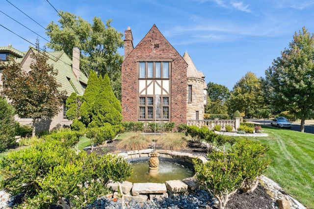 1247 Washington ROAD, Mt Lebanon, PA 15228