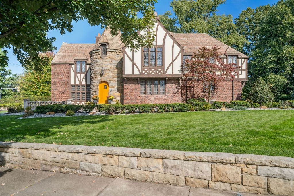1247 Washington ROAD, Mt Lebanon, PA 15228
