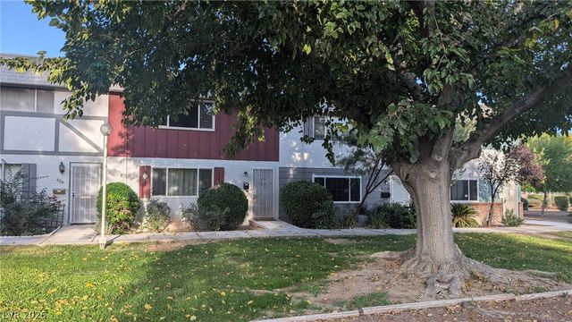 426 Greenbriar Townhouse Way, Las Vegas, NV 89121